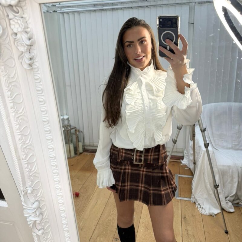 Checked buckel scorts