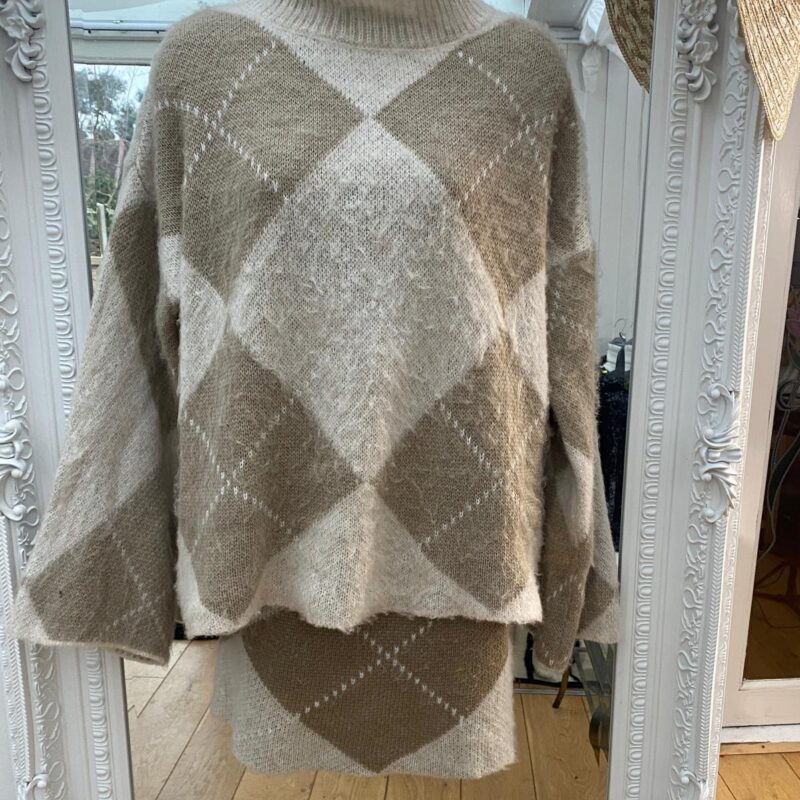 Delilah Diamond two-piece