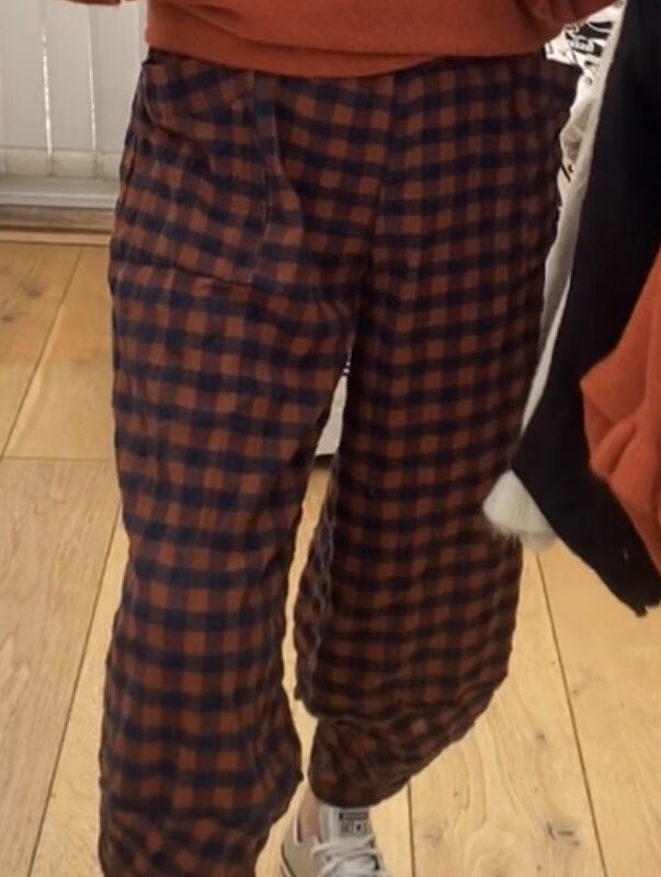 Check barrel trousers